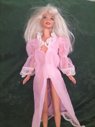 Barbie vintage con vestido rosa