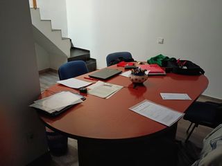 Mesa de despacho ovalada