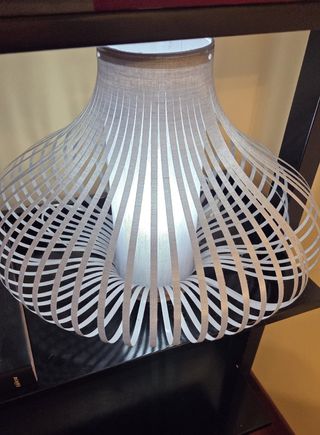 Lámpara de tela y metal beige/blanca