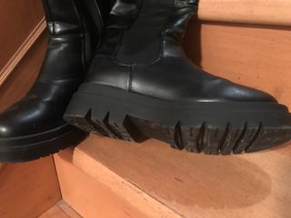 Botas militares altas de piel negras