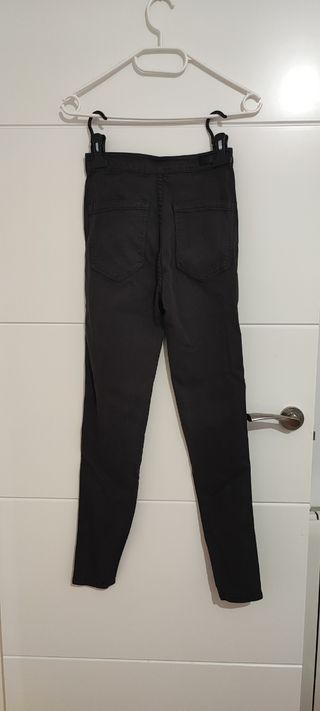 Pantalones pitillo ALCOTT negros talla 26