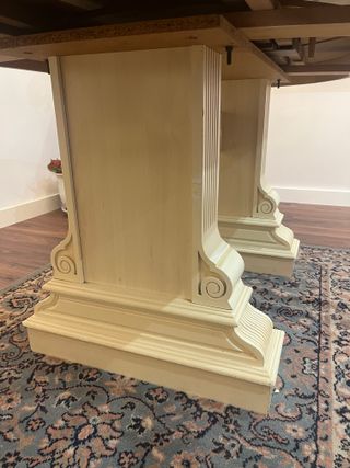 Mesa de comedor de madera lacada extensible