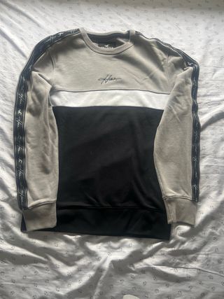 Sudadera Negra con Cordones Azules