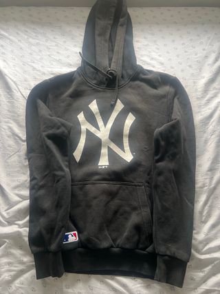 Sudadera Negra con Cordones Azules