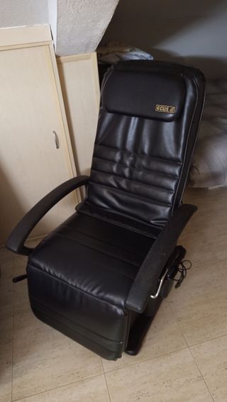 Sofá Cama Gris y Negro y sillón negro de una plaza