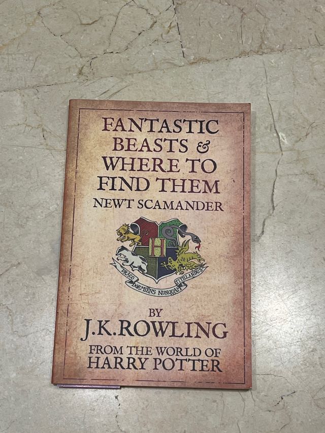 Fantastic Beasts and Where to Find Them (Hogwar...