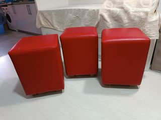 3 Taburetes Puff Polipiel Rojo Patas Madera
