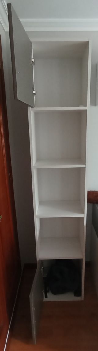 Cama juvenil con cajones, mesa estudio y librería.