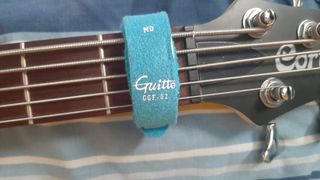 Bajo Cort 5 cuerdas negro + funda