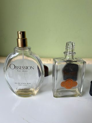 Botellas de colonia vacías Calvin Klein y Yacaré