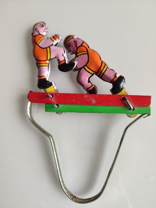 Set di figurine antiche in latta