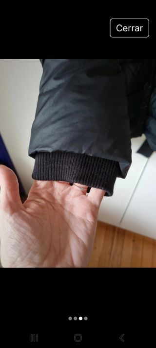 Plumífero negro con cinturón