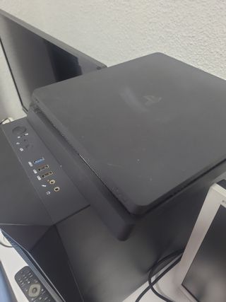 PS4 (PlayStation 4) Negra + 1 Mando + 3 Juegos