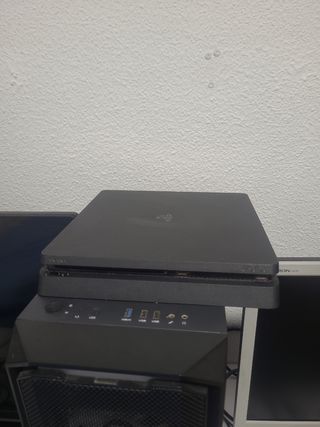 PS4 (PlayStation 4) Negra + 1 Mando + 3 Juegos