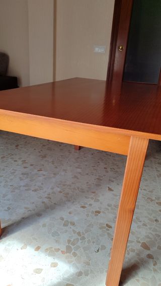Mesa de comedor de madera - Buen estado