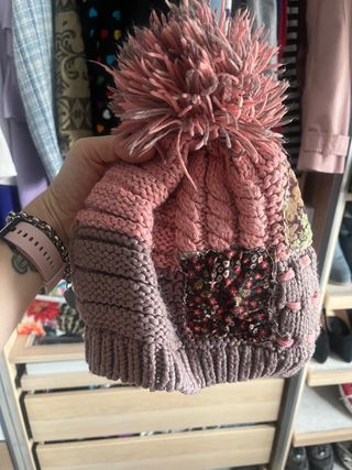 Gorro de lana con pompón