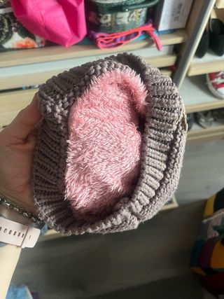 Gorro de lana con pompón