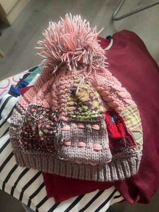 Gorro de lana con pompón