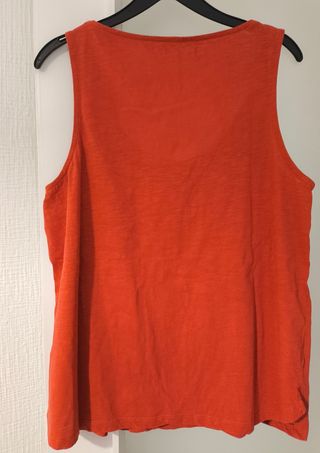 Camiseta tirantas con bordados naranja
