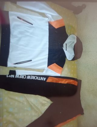 Chándal XXL marca inside con capucha