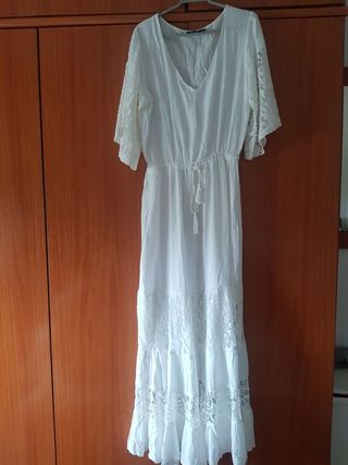 Vestido blanco largo de verano. 
