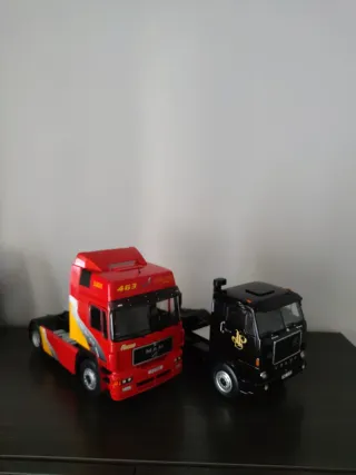 Camión Volvo 1/18 + camión Man 