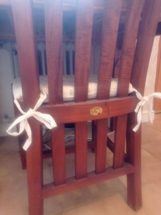 Scrivania coloniale e sedia in teak.