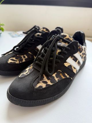 Zapatillas Animal Print Talla 38, nuevas.