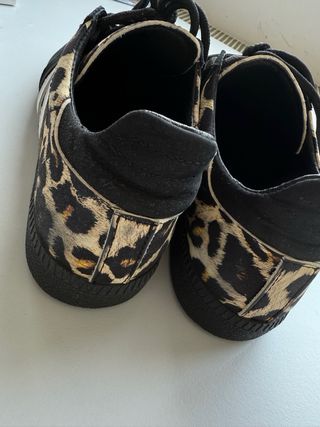 Zapatillas Animal Print Talla 38, nuevas.
