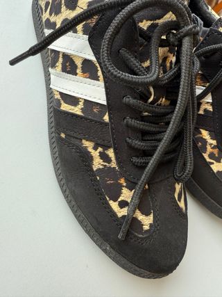 Zapatillas Animal Print Talla 38, nuevas.