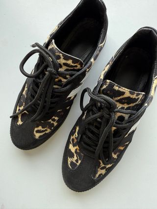 Zapatillas Animal Print Talla 38, nuevas.