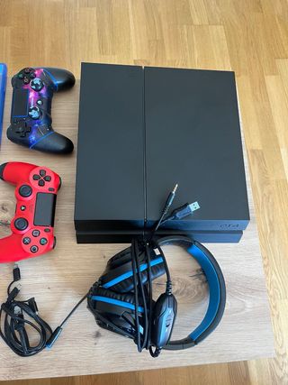 PS4 1TB + 2 Mandos + Cascos + 12 Juegos