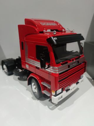 Camión Scania 1/18