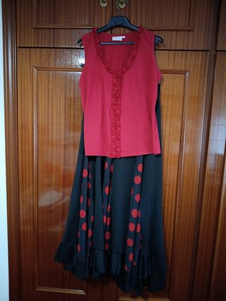 Falda flamenca y top volantes