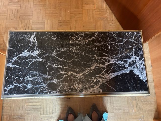 Mesa retro mármol negro y dorado