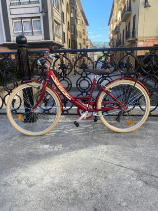 Bicicleta de paseo roja