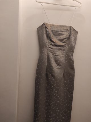 Vestido de fiesta gris con brillantes