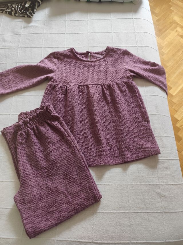 Conjunto niña 8 años . Camiseta y pantalón ancho.
