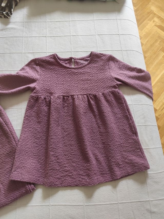 Conjunto niña 8 años . Camiseta y pantalón ancho.