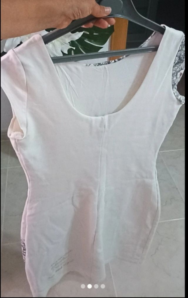 Vestido blanco con estampado desigual