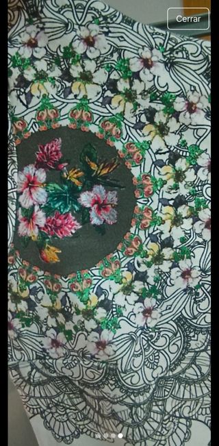 Vestido blanco con estampado desigual