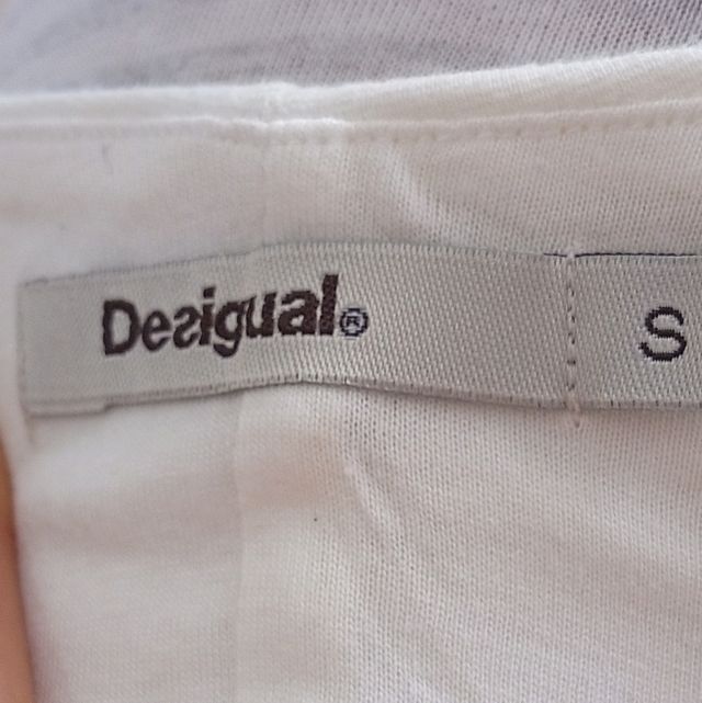 Vestido blanco con estampado desigual