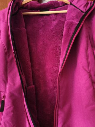 Chaqueta Ternua rosa con capucha