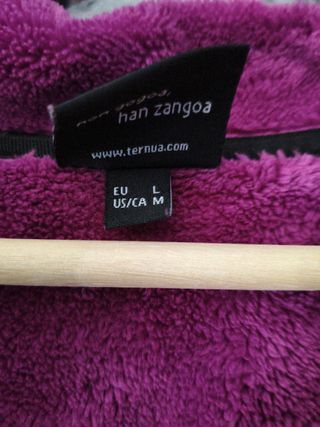 Chaqueta Ternua rosa con capucha