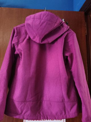 Chaqueta Ternua rosa con capucha