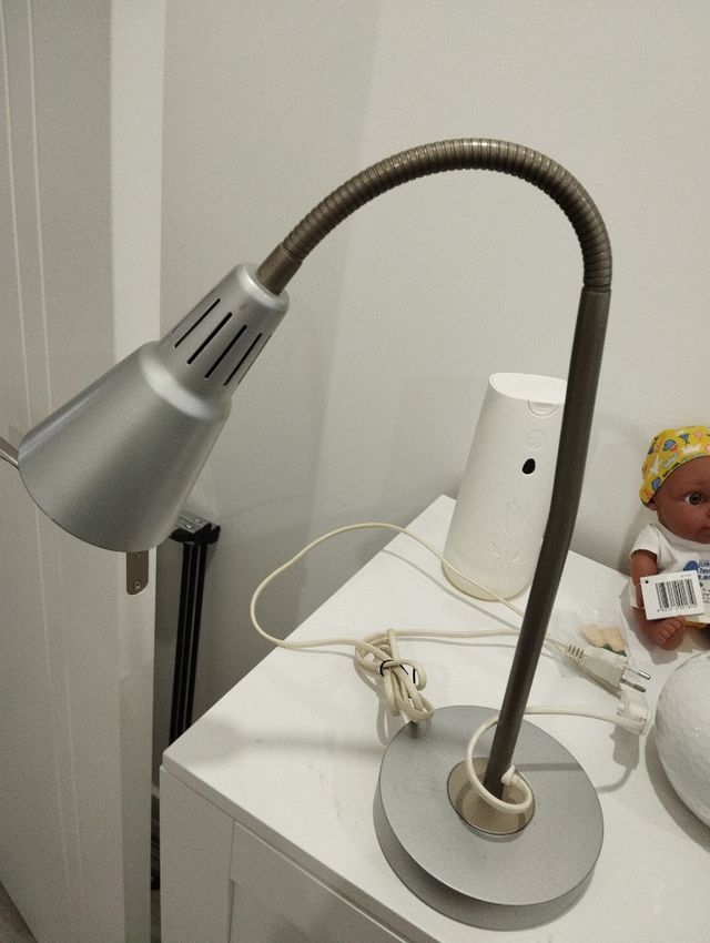 Lámpara de mesa flexible metal