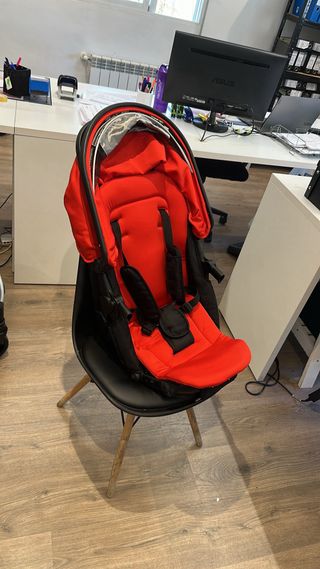 Coche de bebé con capazo y silla