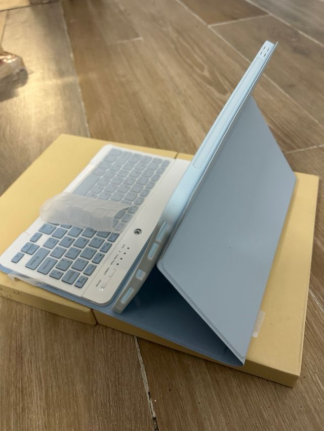 Custodia con tastiera IVEOPEE per iPad Air 11 M2 2024M3 (2025)