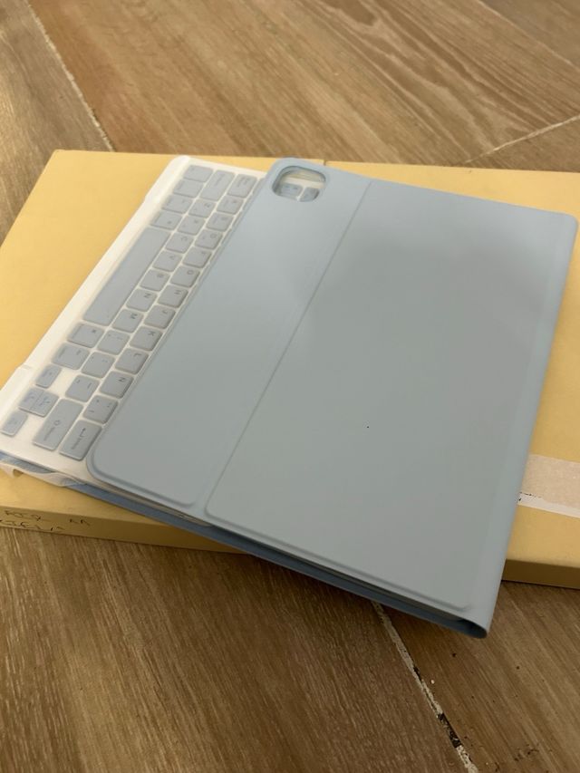 Custodia con tastiera IVEOPEE per iPad Air 11 M2 2024M3 (2025)