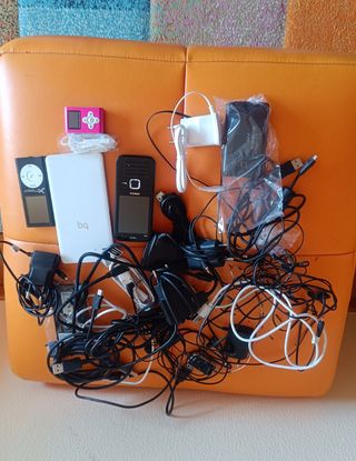 Lote Varios Electrónicos: Móviles, MP3, Cargadores